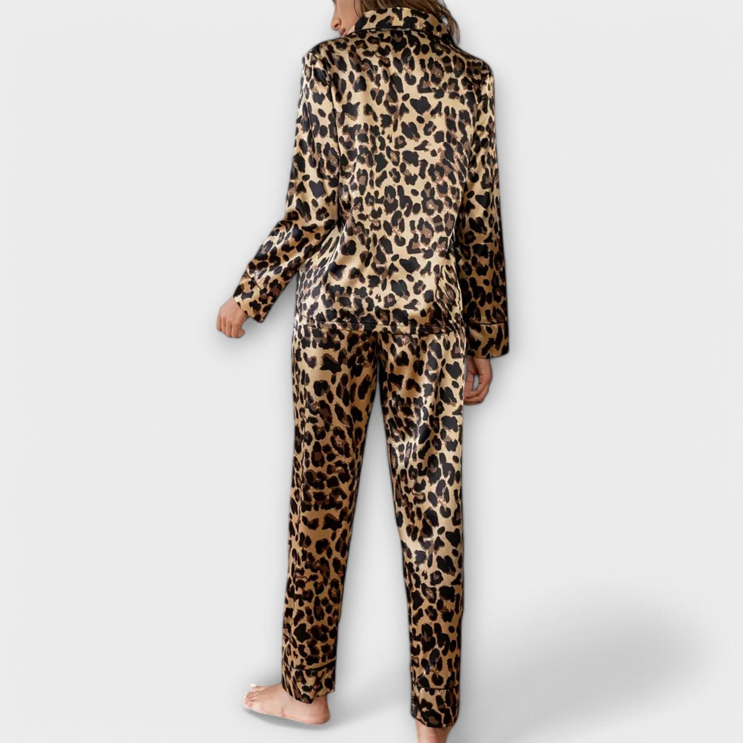 Satijnen dames pyjamaset met panterprint en losse pasvorm – CELESTA WILD - Glamorix
