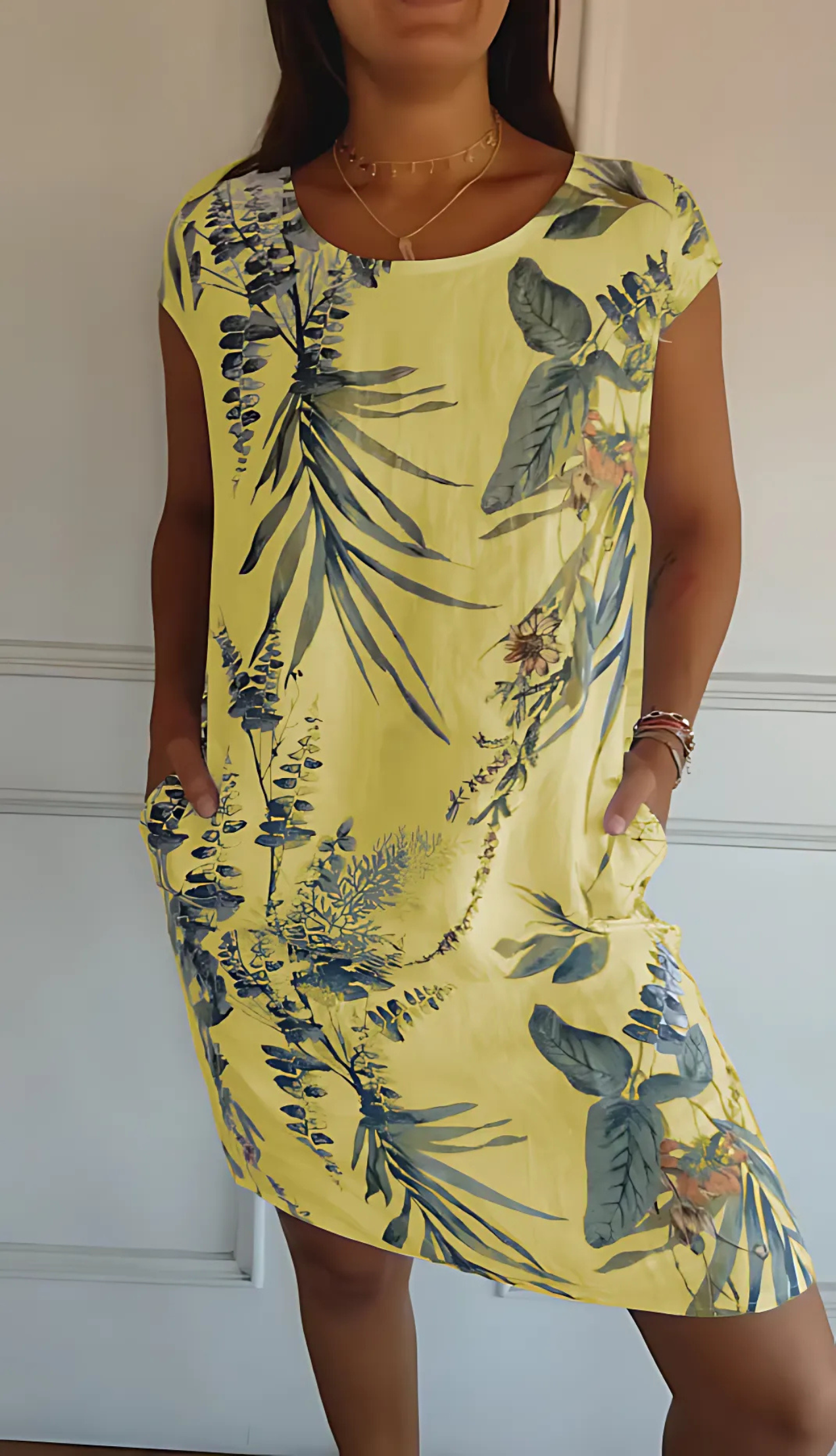 LUNARA – Comfortabele damesjurk met ronde hals en moeiteloze elegantie