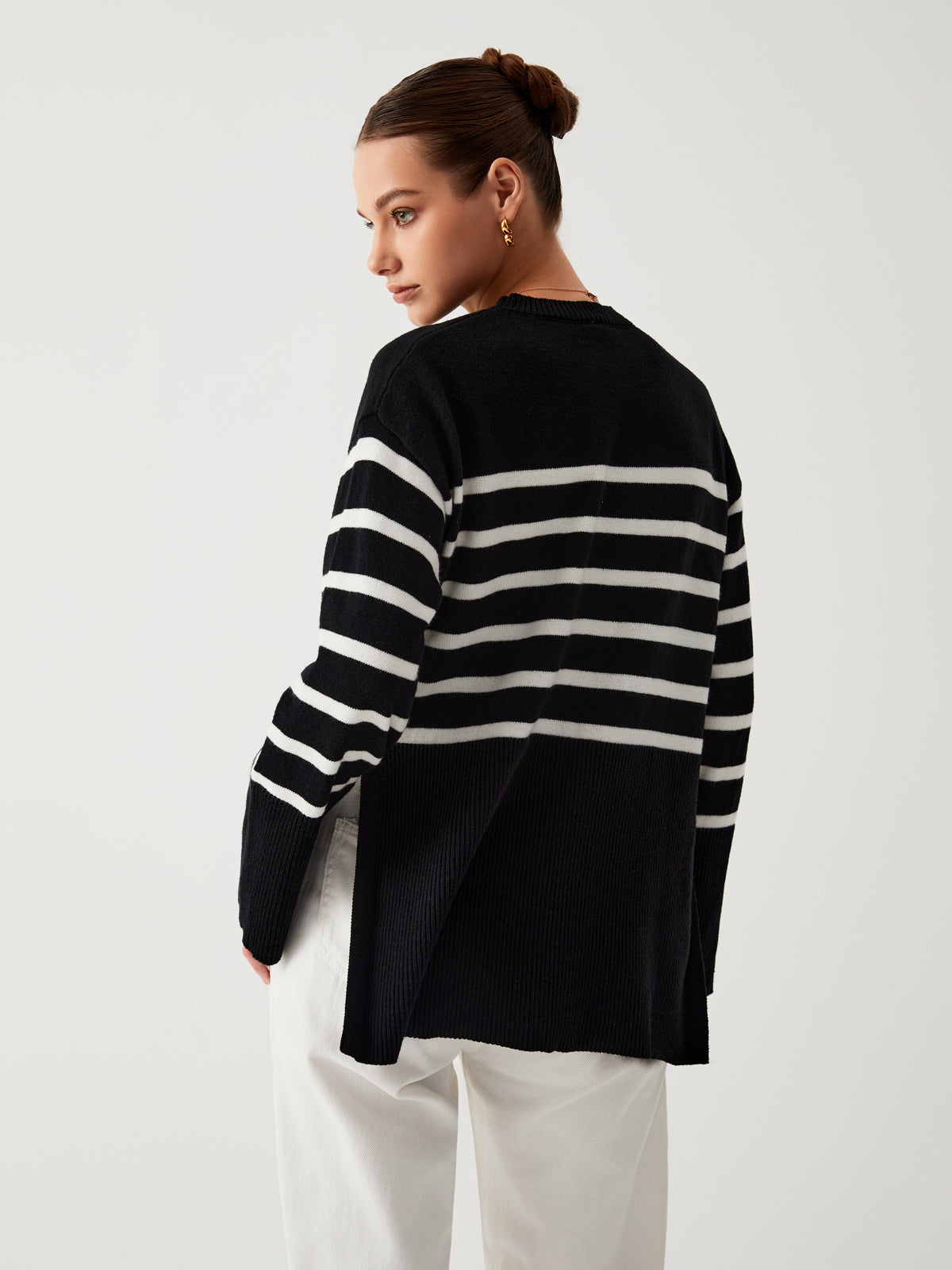 LEVI – Casual gestreepte trui met zijsplitten voor een moderne look