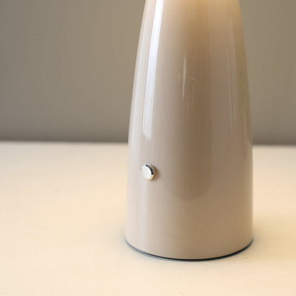 LUMINA - Speelse tafellamp met industrieel ontwerp