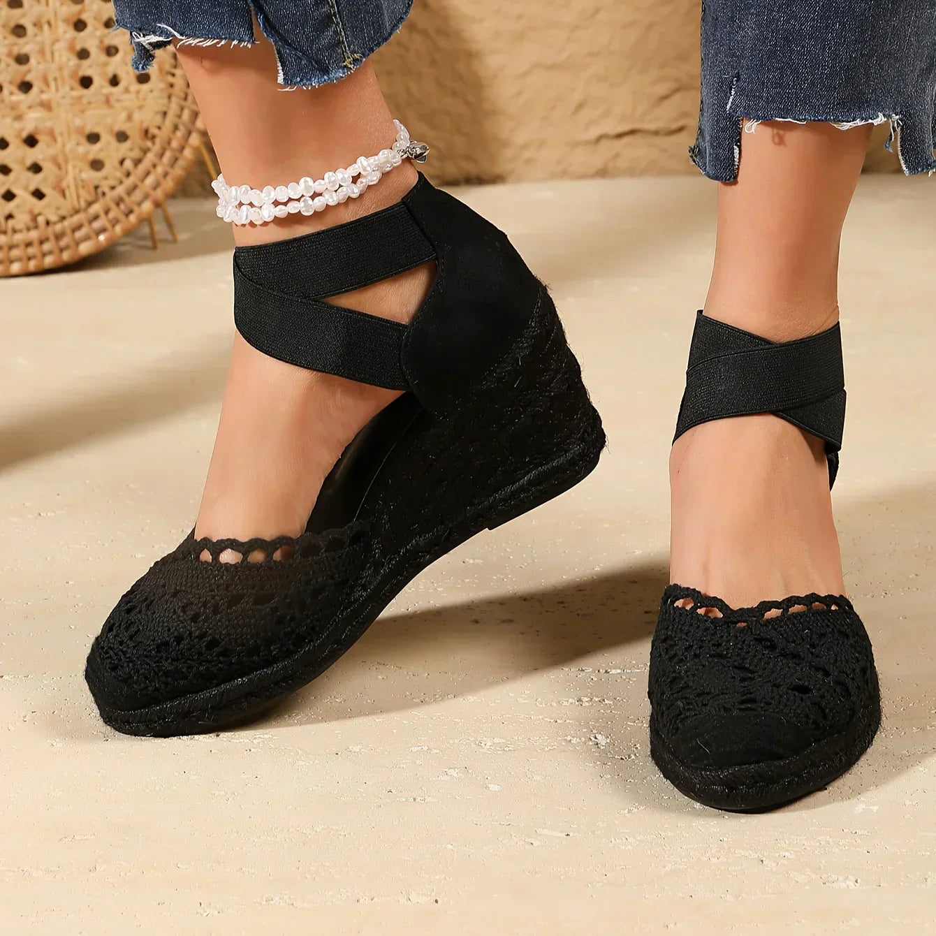 Modieuze sleehak sandalen met gehaakt detail en elastische enkelband – RHÉNA - Glamorix