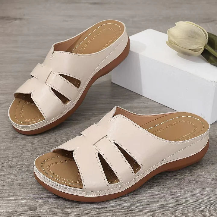 Stijlvolle dames slippers met uitgesneden band en comfortabele pasvorm – LUNAYA SLIDE - Glamorix