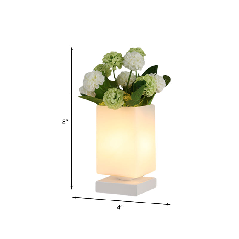 https://www.selzar.nl/products/luna-elegant-art-deco-glazen-nachtlamp-voor-een-romantische-slaapkamersfeer