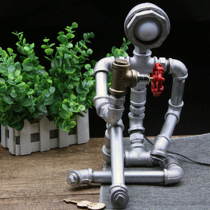 IRONMANIA - Industrieel nachtlampje in de vorm van een ijzeren pijpman