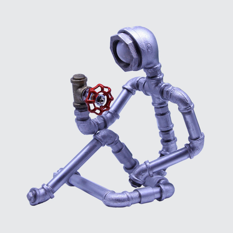 IRONMANIA - Industrieel nachtlampje in de vorm van een ijzeren pijpman