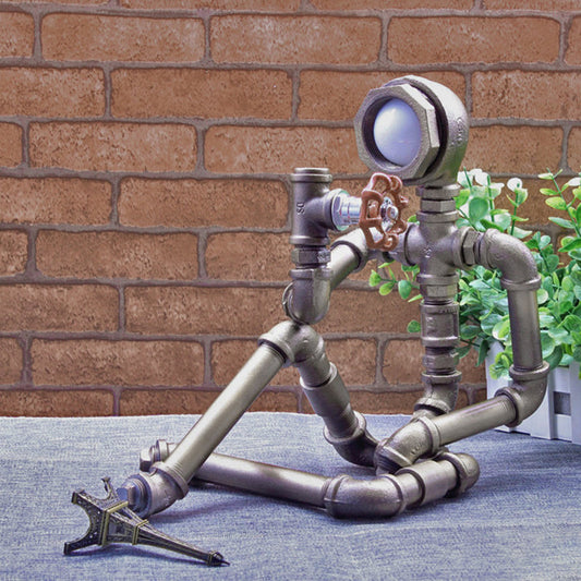 IRONMANIA - Industrieel nachtlampje in de vorm van een ijzeren pijpman