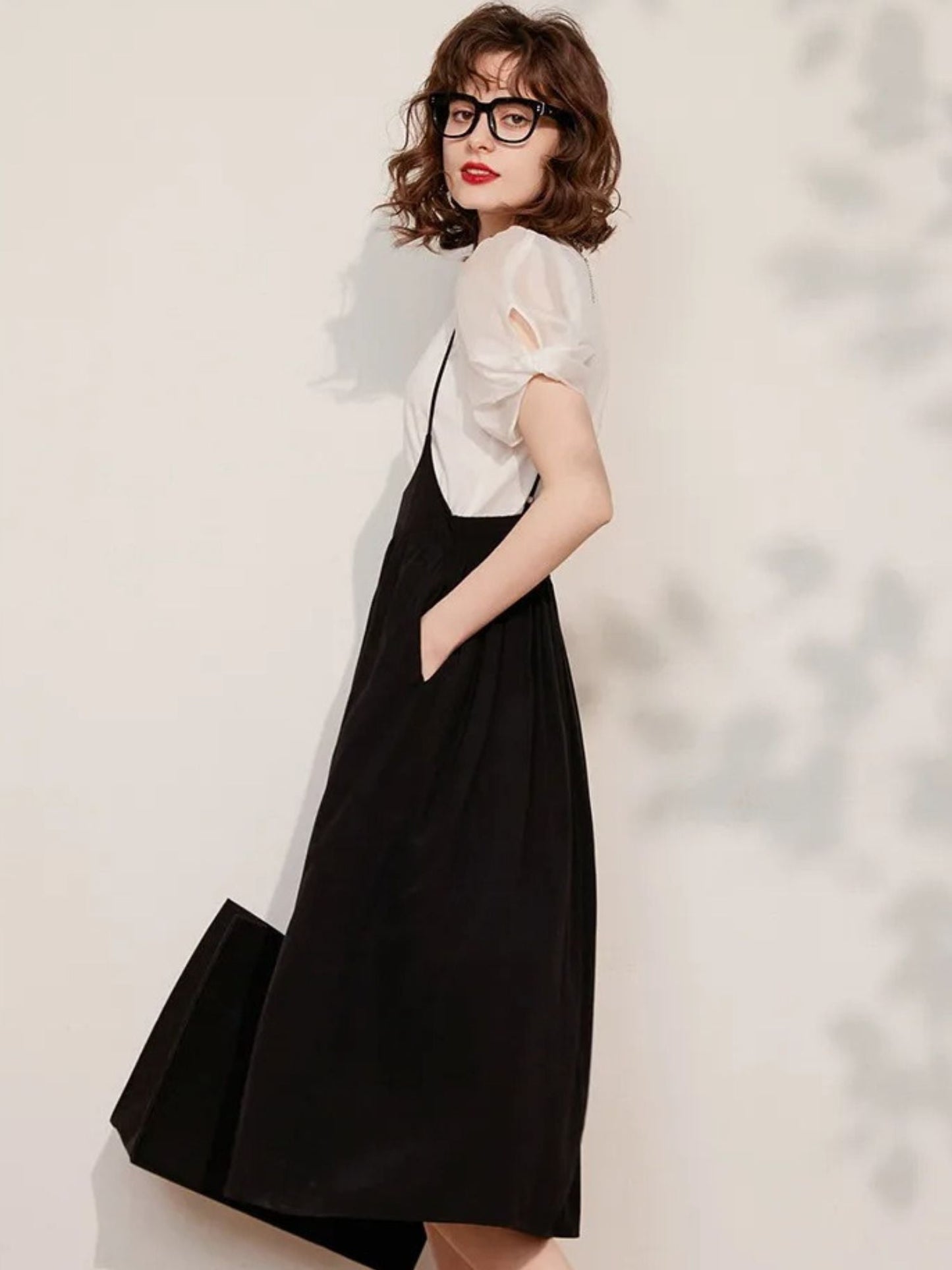 Twee-delige dames set met pofmouwtop en midirok met strikbandjes – AMARA SET - Glamorix