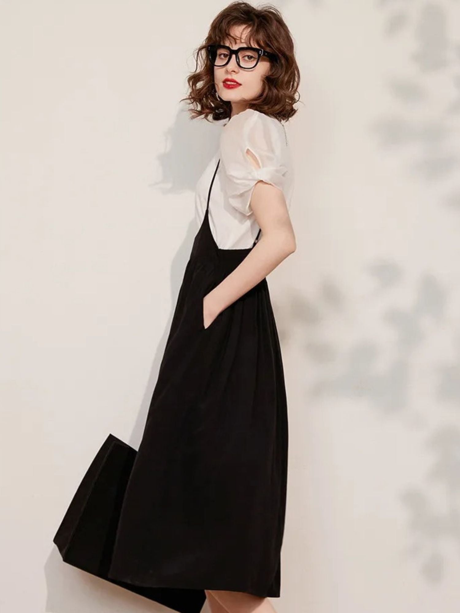 Twee-delige dames set met pofmouwtop en midirok met strikbandjes – AMARA SET - Glamorix