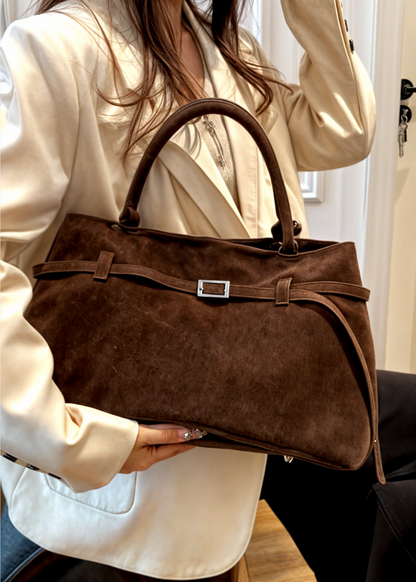 Luxe suède shopper met tijdloze elegantie – BYREL