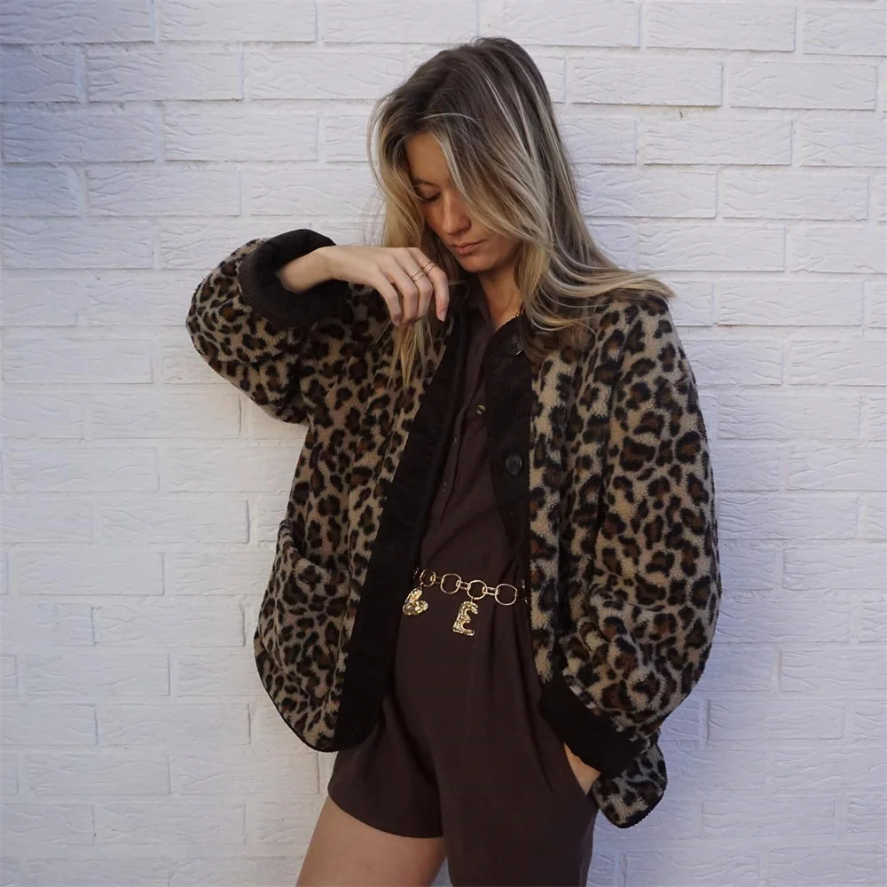 LAYLA - Luipaard fleece jas met knoopsluiting