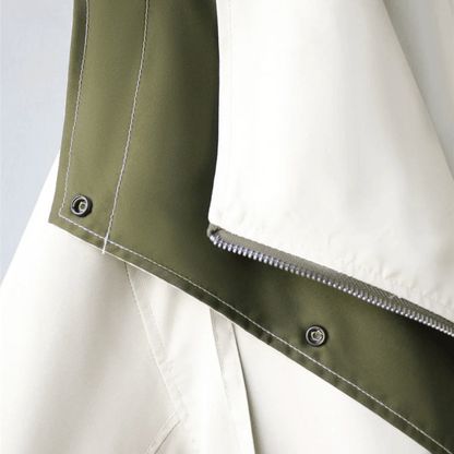 CLARA – Dames regenjas met hoge ritssluiting en minimalistisch design - Glamorix