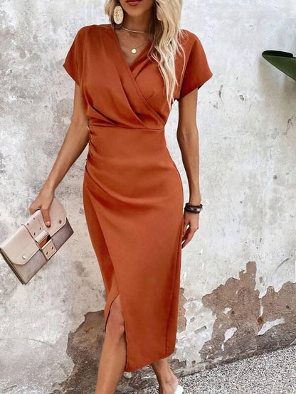 SERENA - Midi-jurk met gedrapeerde split en elegante V-hals