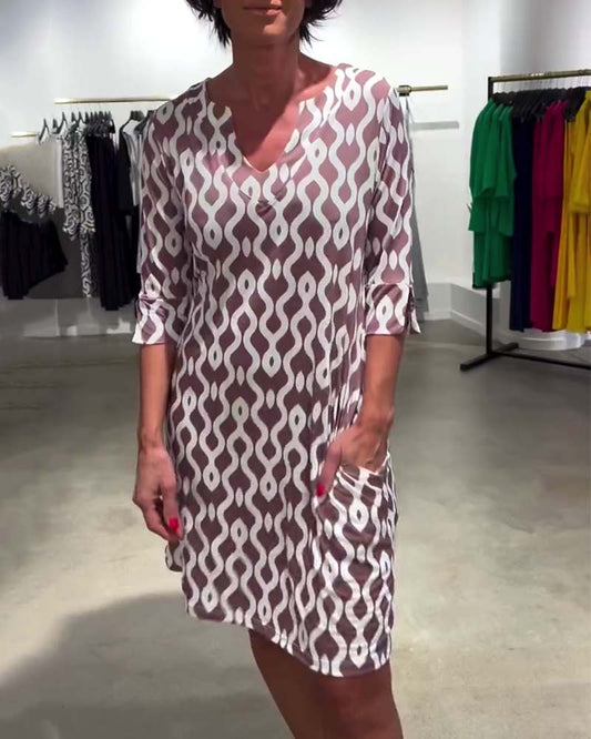 Zomerjurk met grafische print en V-hals voor dames – NOYA GRAPHIC - Glamorix