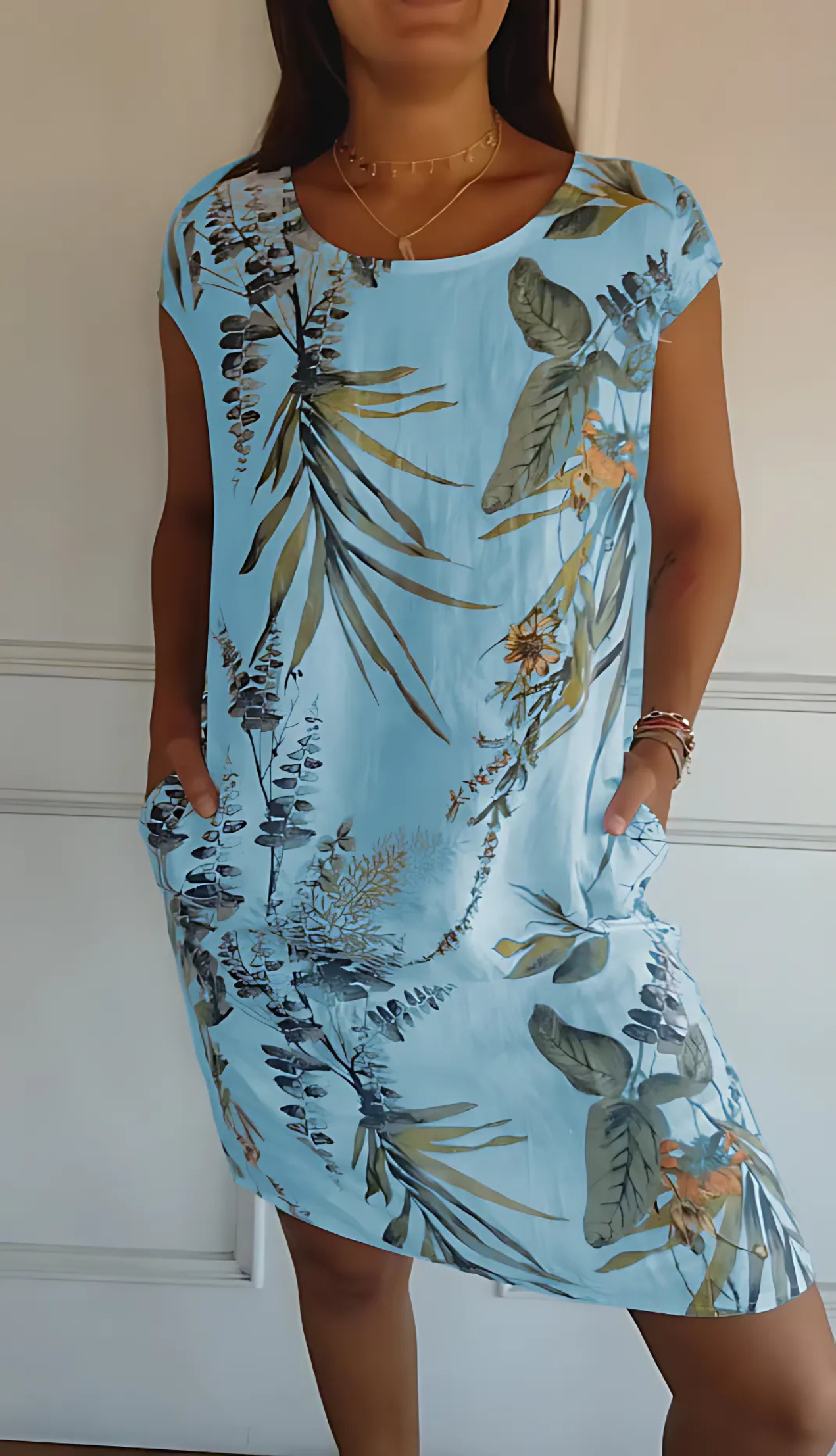 LUNARA – Comfortabele damesjurk met ronde hals en moeiteloze elegantie