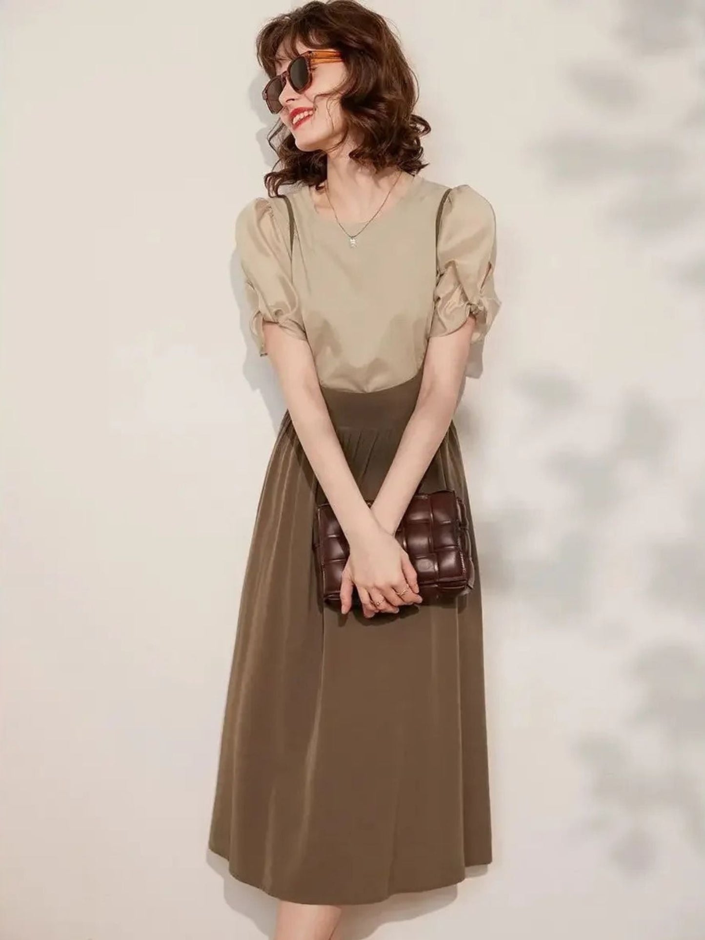 Twee-delige dames set met pofmouwtop en midirok met strikbandjes – AMARA SET - Glamorix