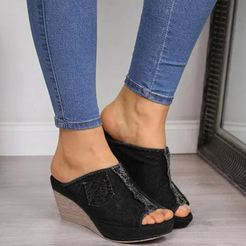 Dames sleehak mules met open teen en denimlook – DARIA DENIM - Glamorix
