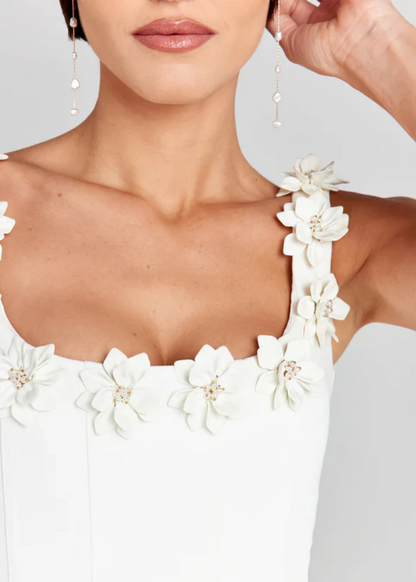 Mouwloze dames minijurk met bloemendetail bij de hals – FLORÉLIA - Glamorix