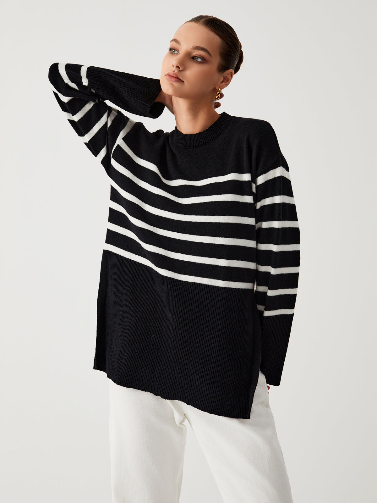 LEVI – Casual gestreepte trui met zijsplitten voor een moderne look