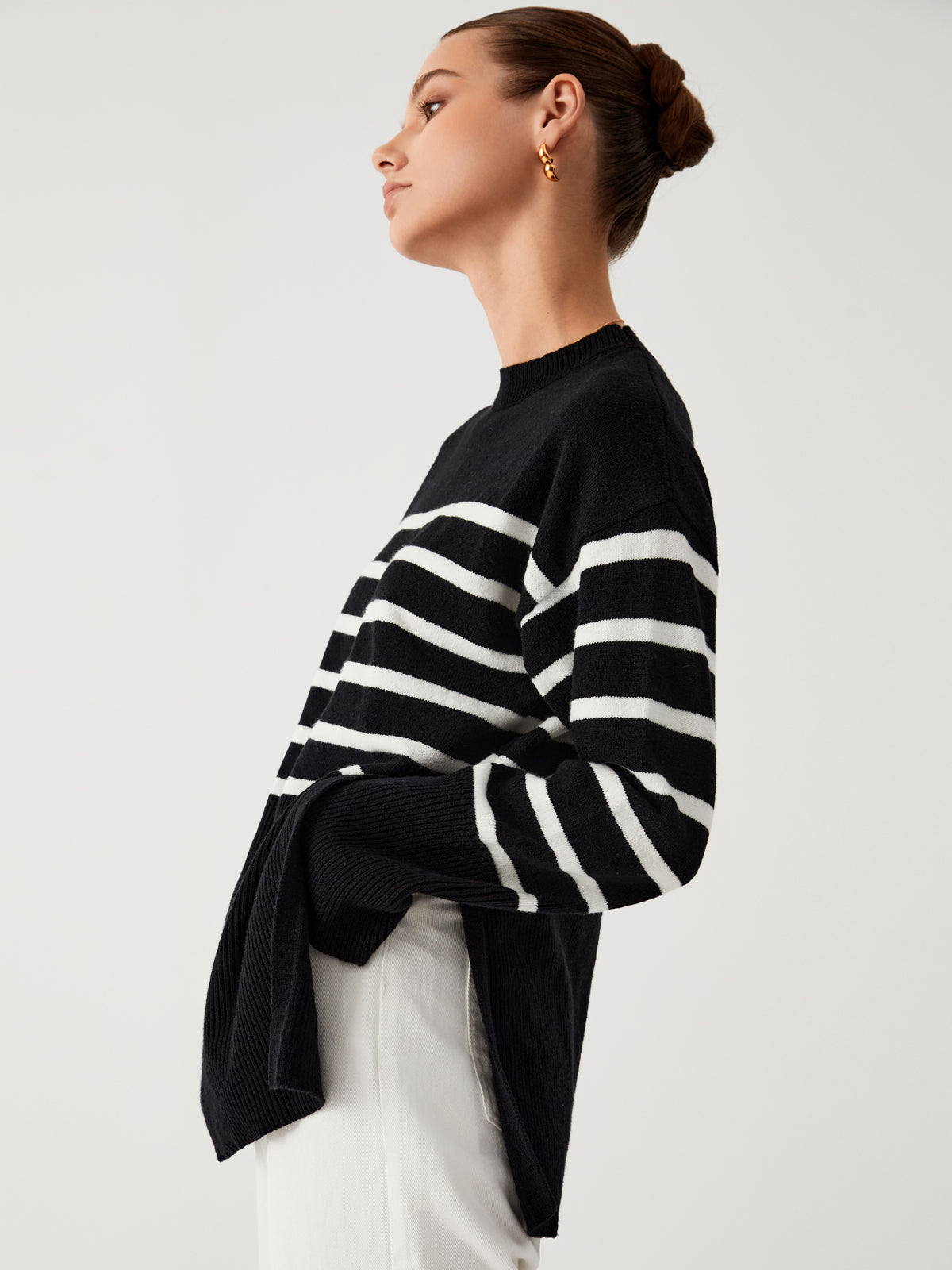 LEVI – Casual gestreepte trui met zijsplitten voor een moderne look