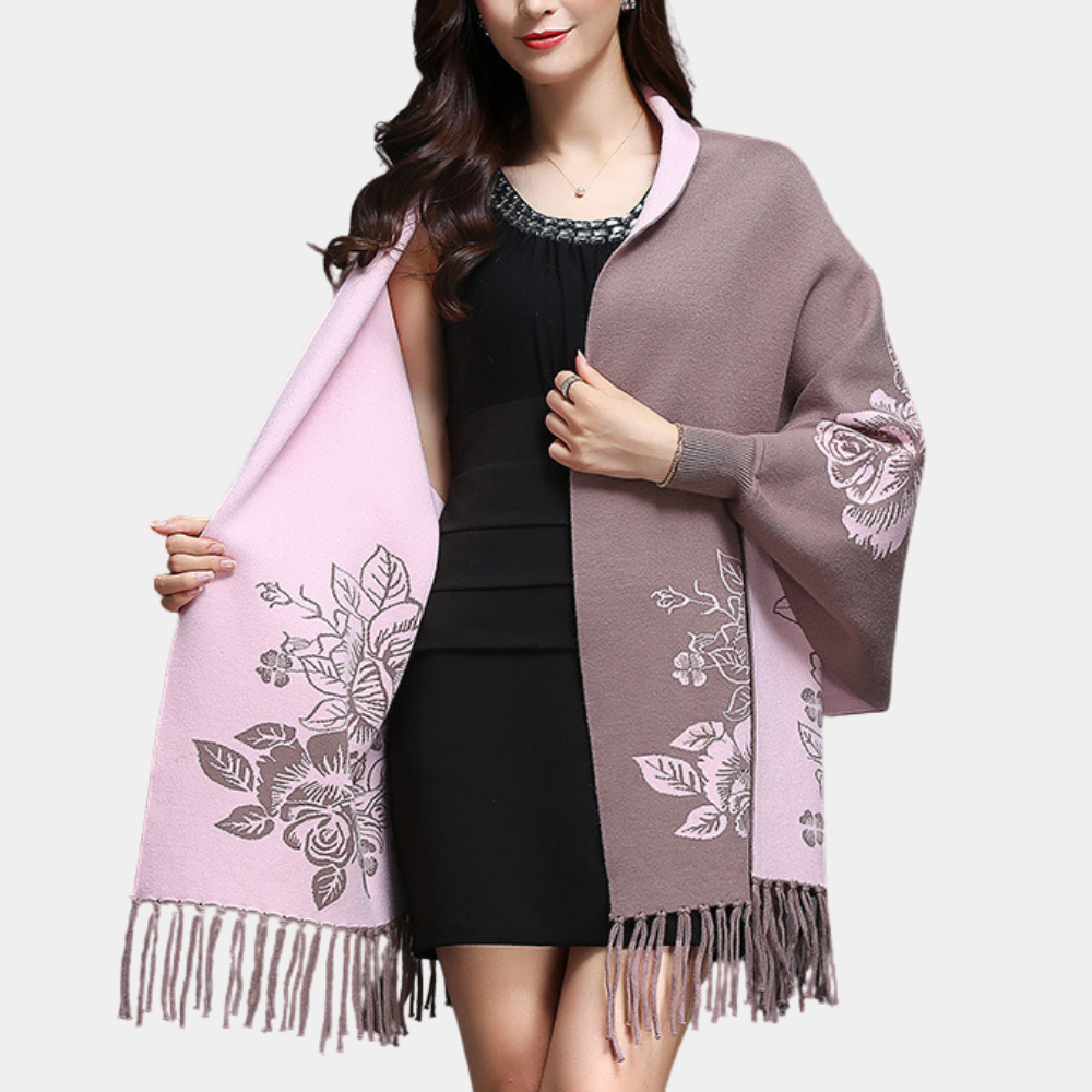 MAIA – Lang damesvest met kwastdetails en elegante flow