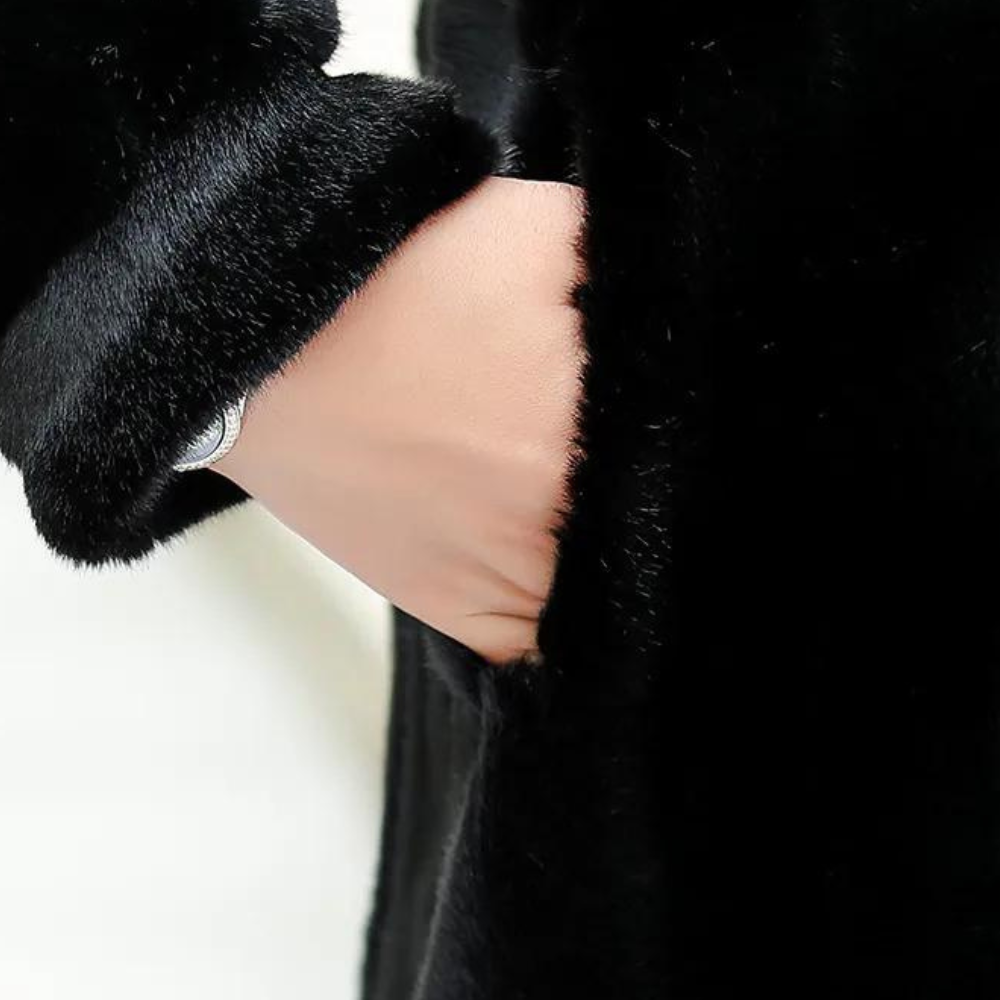 Zachte dames jas van imitatiebont met hoge kraag – NUVAYA LuxeFur - Glamorix