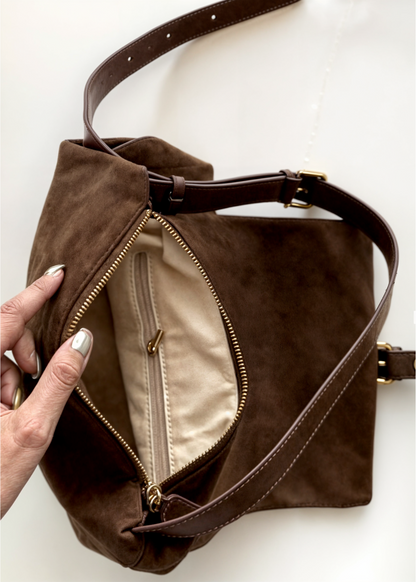 Stijlvolle suède crossbody tas met gespsluiting – ISABELLA