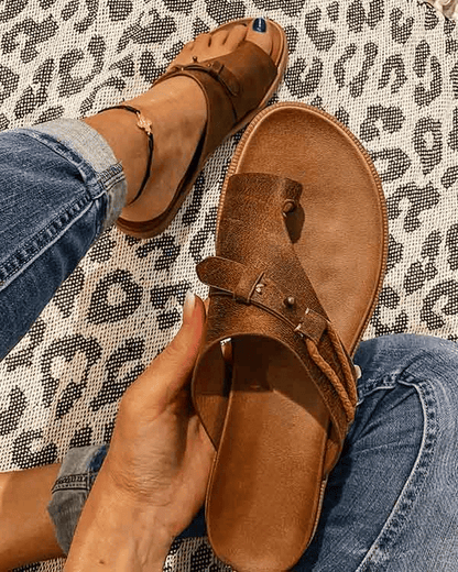 Comfortabele dames teenslippers met zacht voetbed en verstelbare band – SELENA FLEX - Glamorix