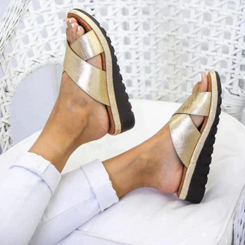 Lichtgewicht zomersandalen met gekruiste bandjes – LUNARIA - Glamorix