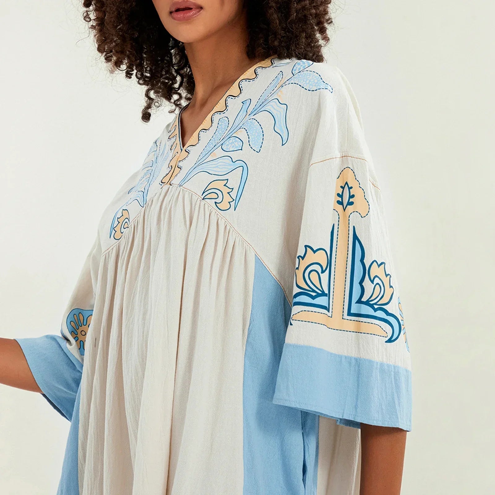 Dames tuniekjurk met V-hals en geborduurde details – ISLA BOHO - Glamorix