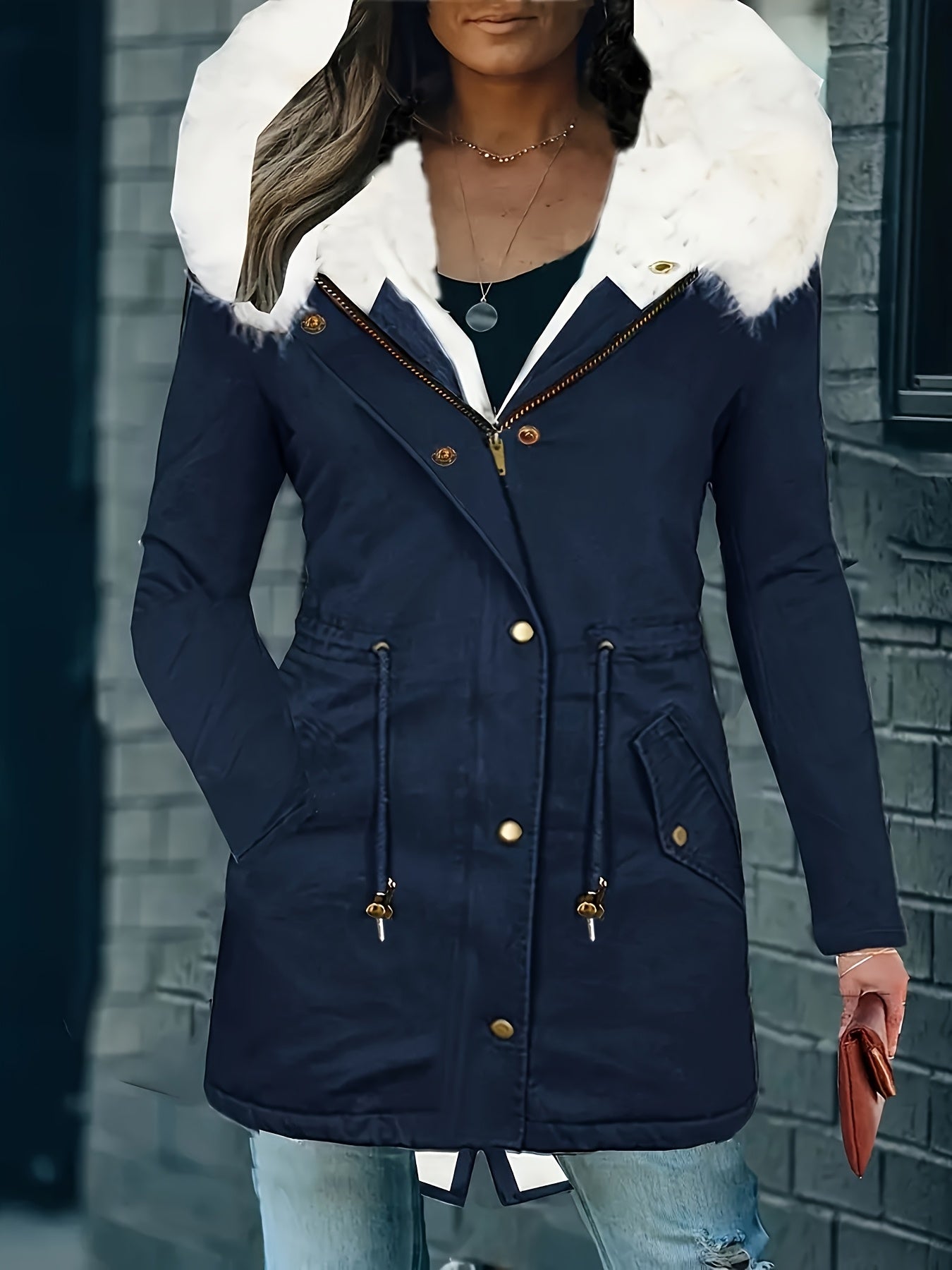 Halflange jas met fleece voering en capuchon – NEVONIX - Glamorix