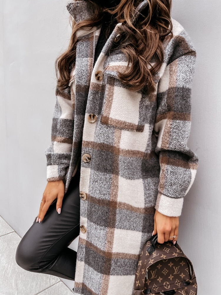 CLAUDIA - Oversized geruite damesjas met een tijdloze uitstraling
