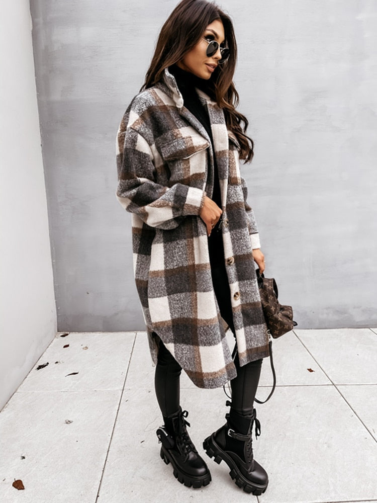 CLAUDIA - Oversized geruite damesjas met een tijdloze uitstraling