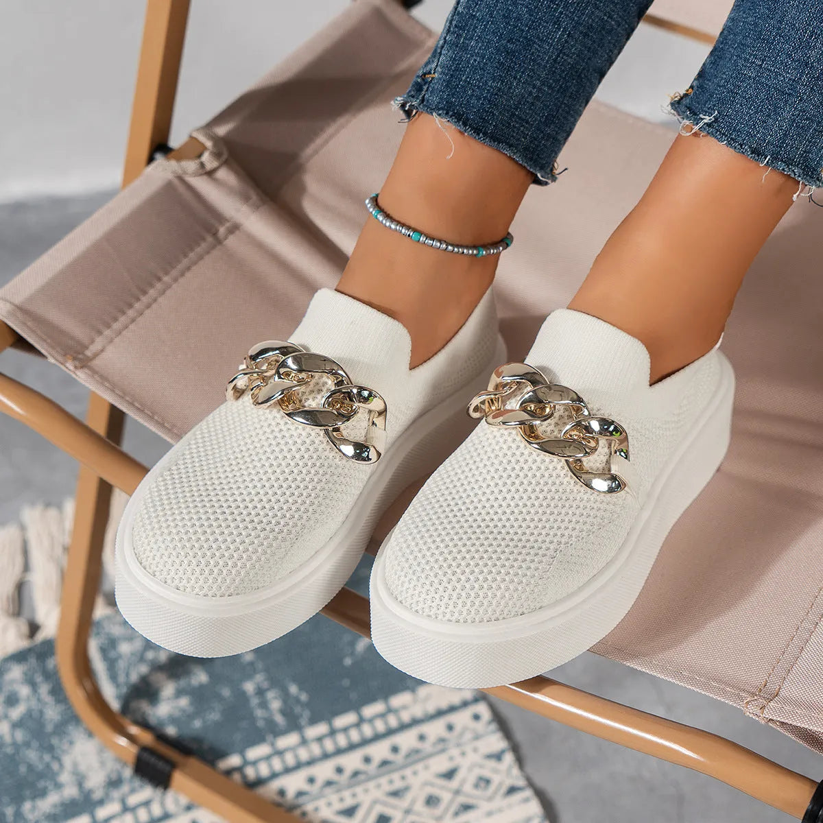 Modieuze slip-on sneaker met chunky kettingdetail – FENNA - Glamorix