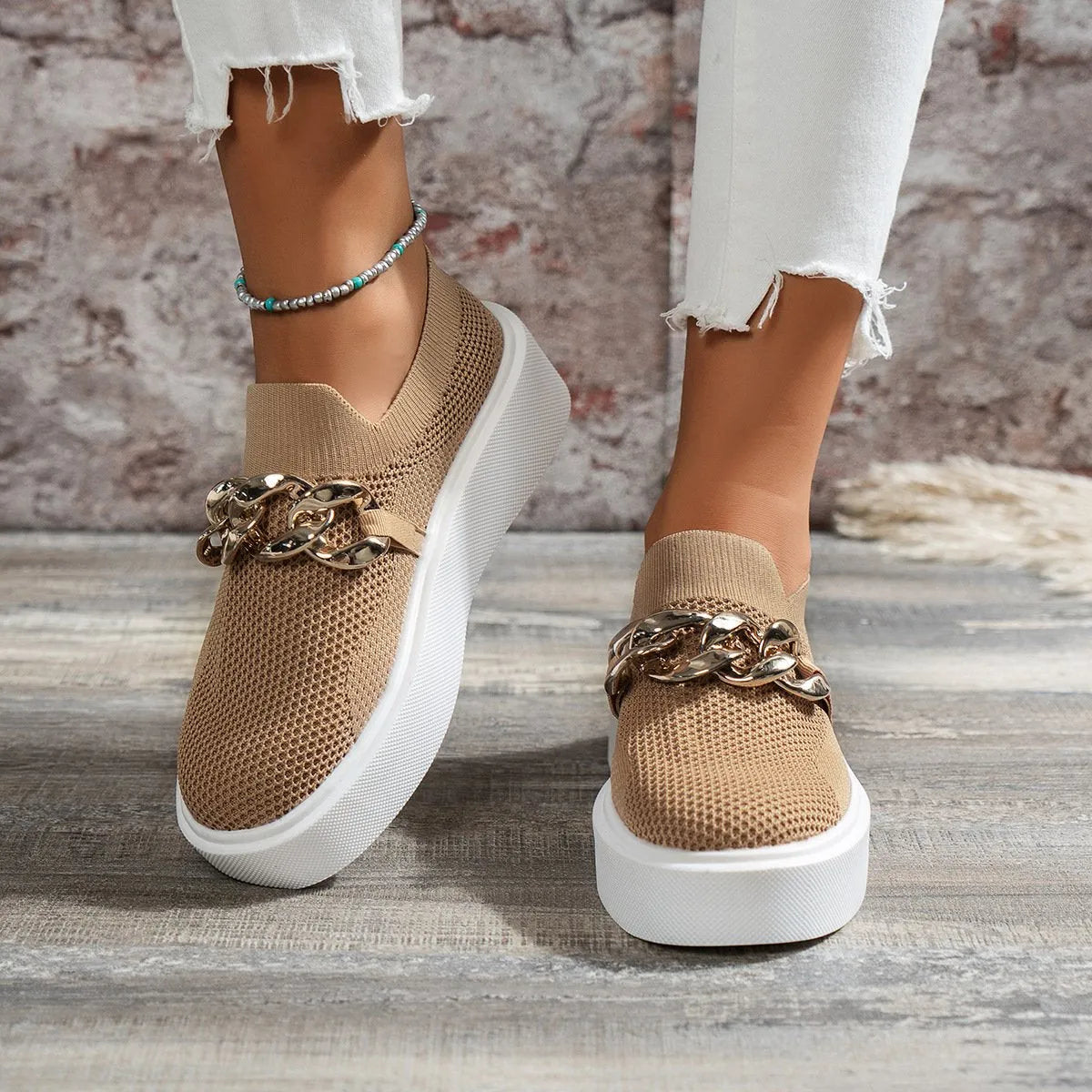 Modieuze slip-on sneaker met chunky kettingdetail – FENNA - Glamorix