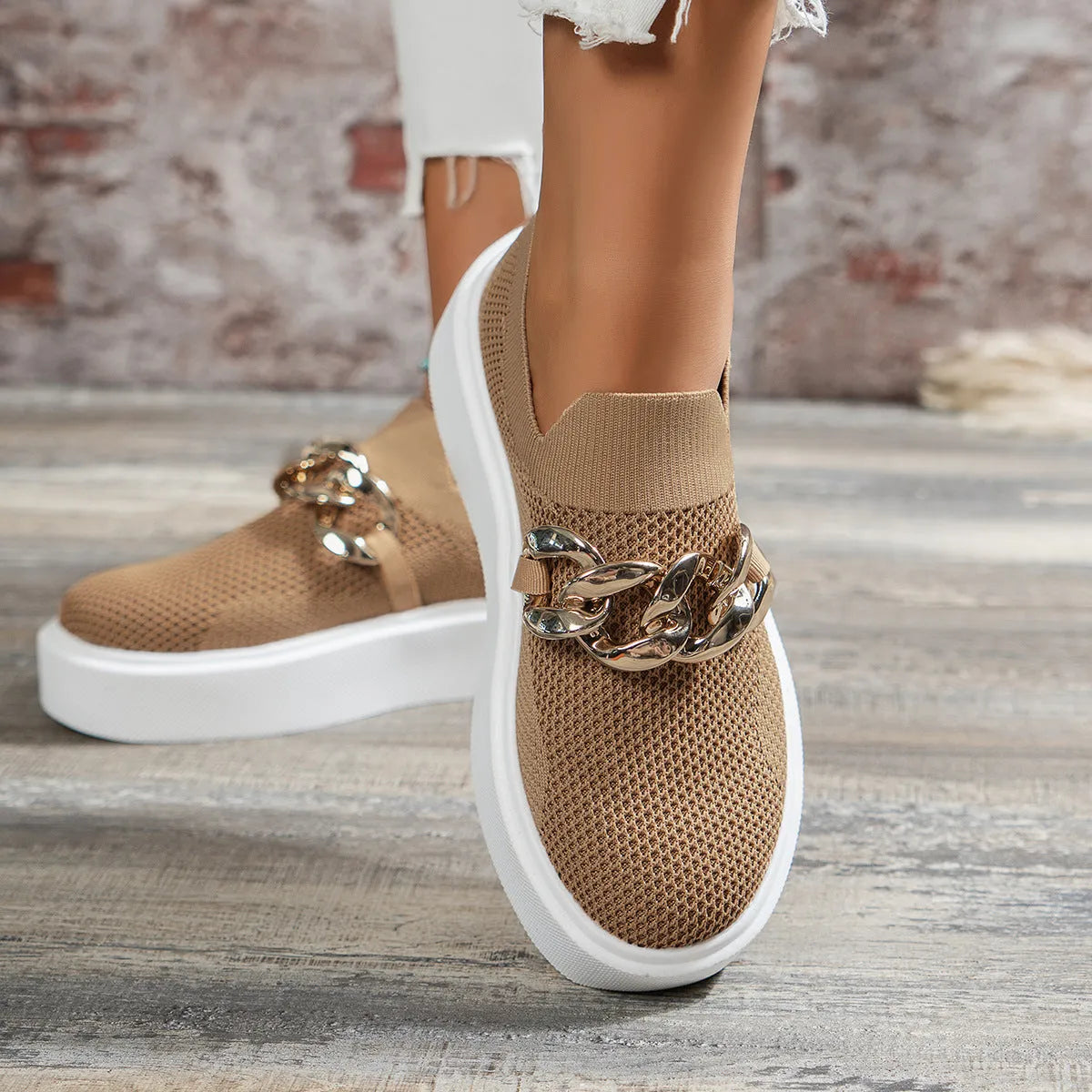 Modieuze slip-on sneaker met chunky kettingdetail – FENNA - Glamorix