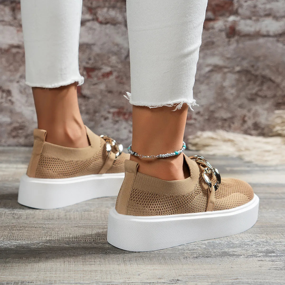 Modieuze slip-on sneaker met chunky kettingdetail – FENNA - Glamorix