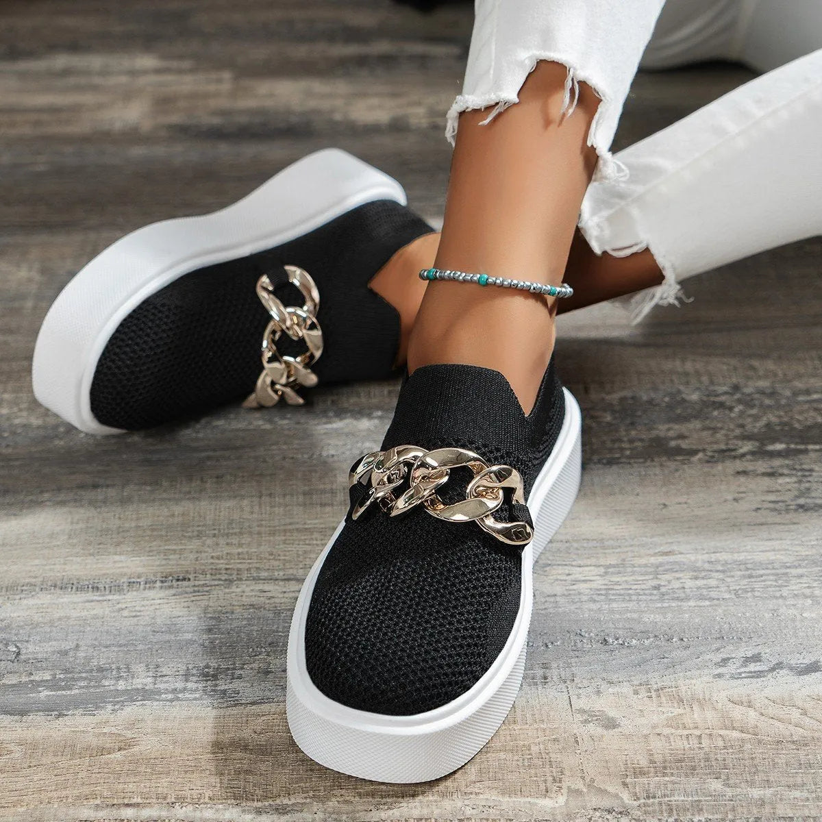 Modieuze slip-on sneaker met chunky kettingdetail – FENNA - Glamorix