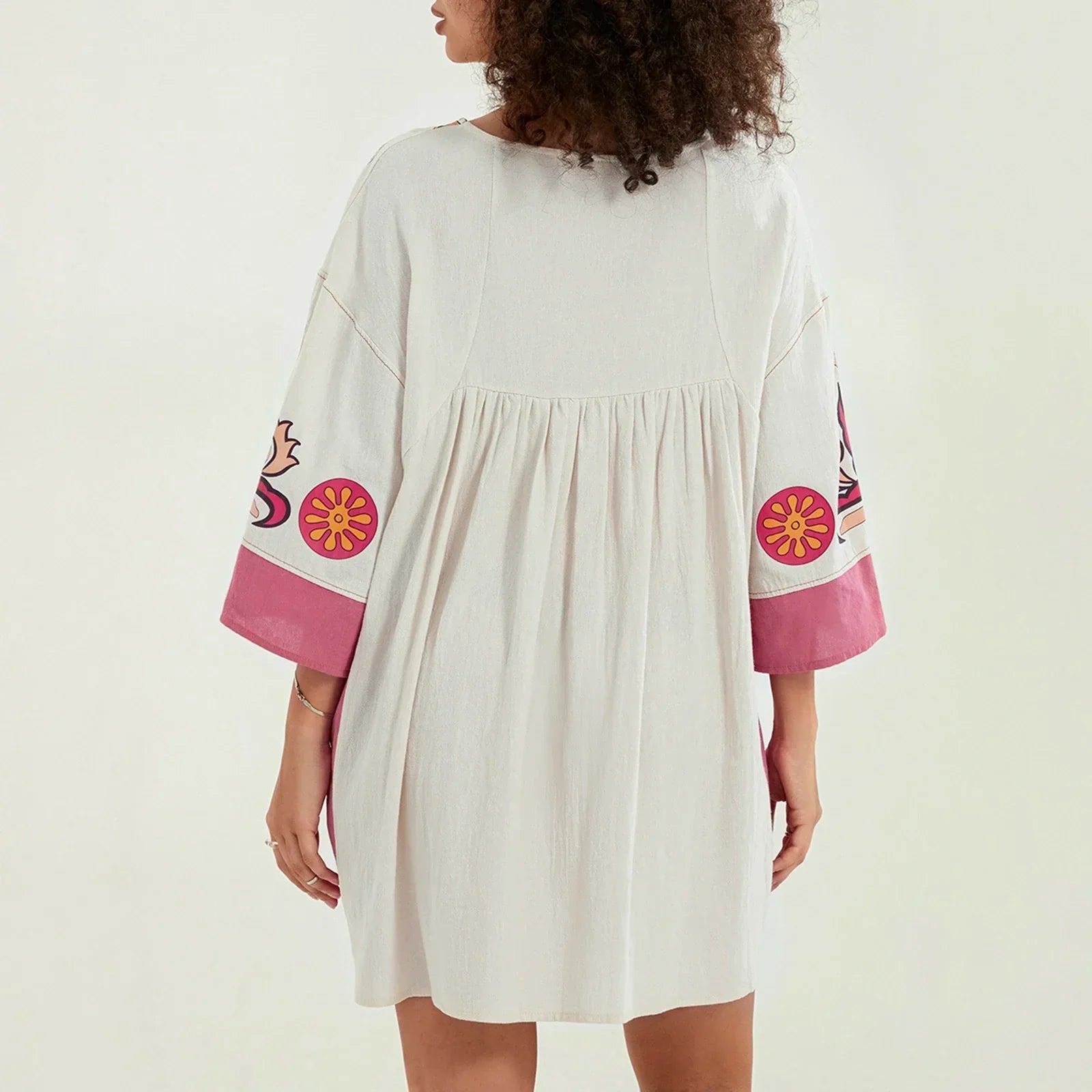 Dames tuniekjurk met V-hals en geborduurde details – ISLA BOHO - Glamorix