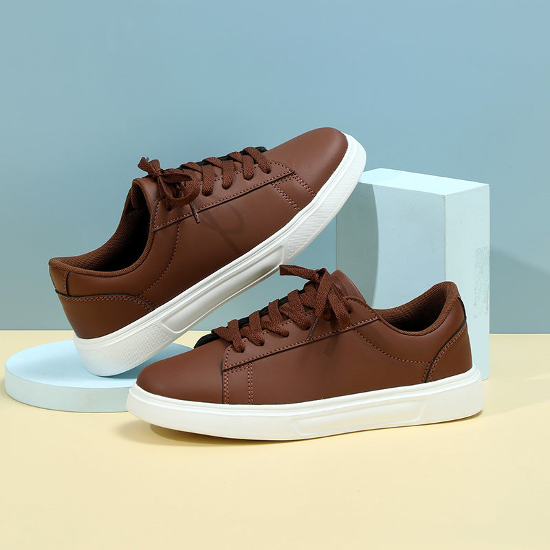 Modieuze lage sneaker met subtiel contrastdetail – ASTELLA - Glamorix