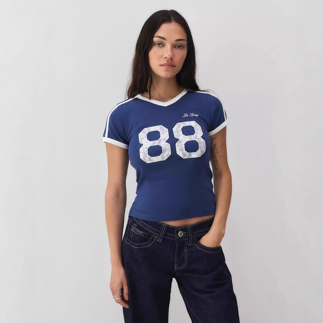 Vintage cropped dames top met sportieve V-hals en retro vibe – RIVANA FIT - Glamorix
