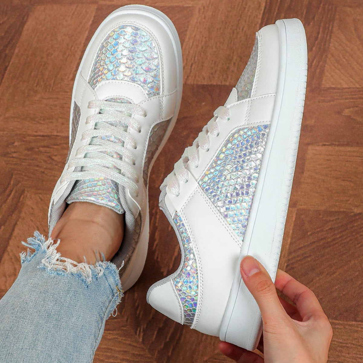 Modieuze lage sneaker met structuuraccent en stevige zool – ESMÉ - Glamorix