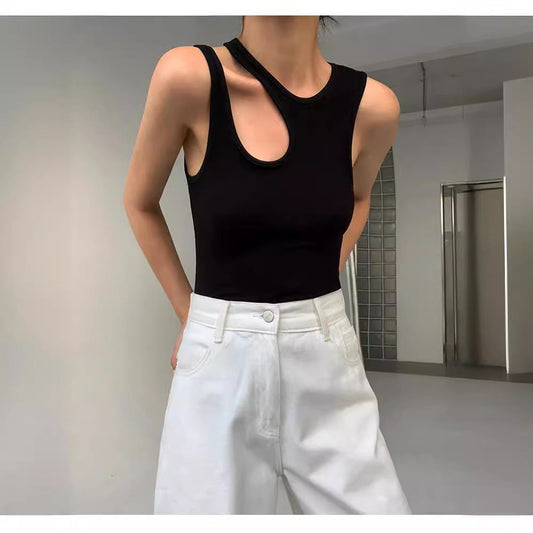 Asymmetrische dames tanktop met cut-out halslijn – ZARENA EDGE - Glamorix