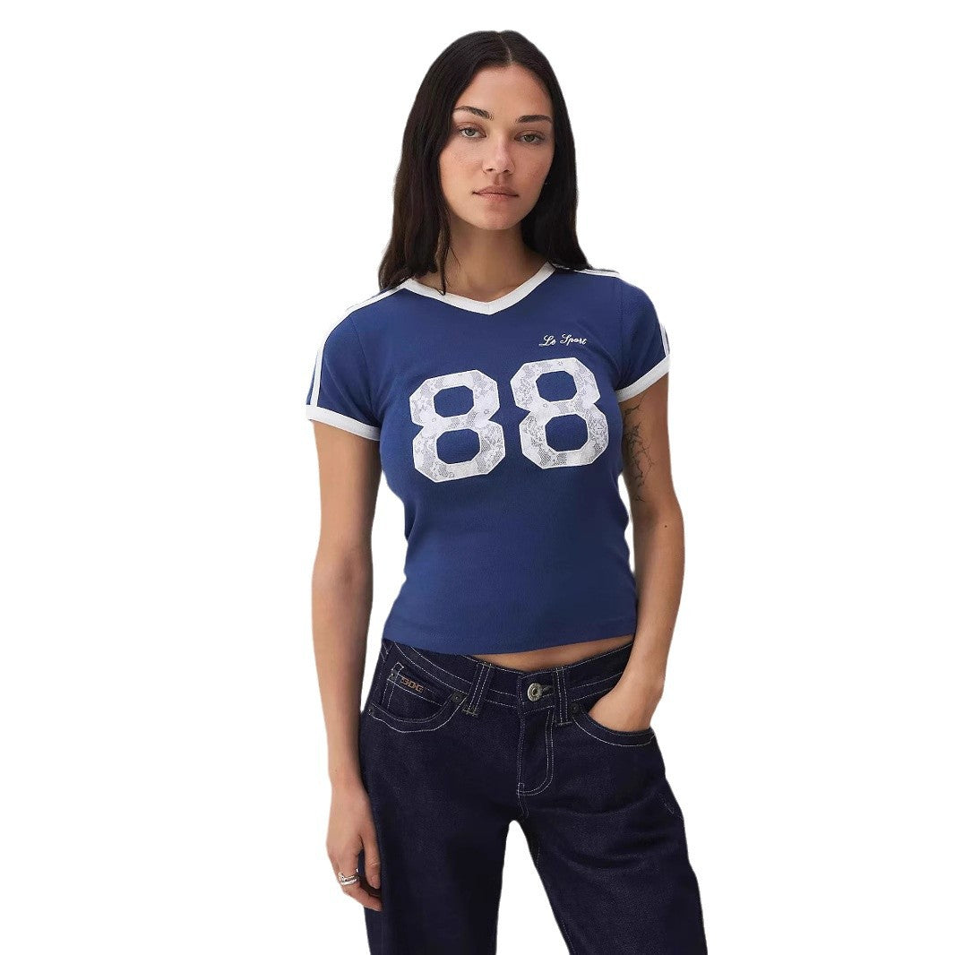 Vintage cropped dames top met sportieve V-hals en retro vibe – RIVANA FIT - Glamorix