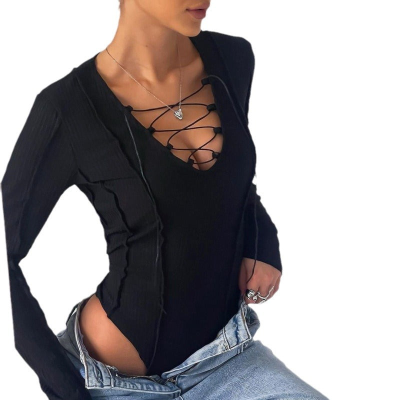 Dames top met V-hals en speels veterdetail – ELIORA LACE - Glamorix