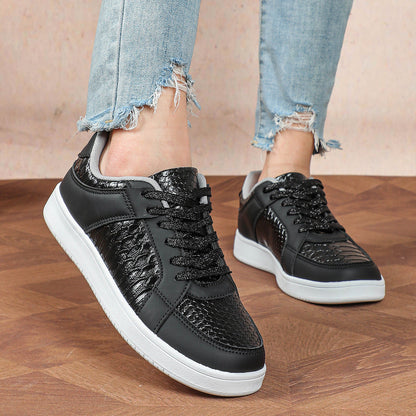 Modieuze lage sneaker met structuuraccent en stevige zool – ESMÉ - Glamorix