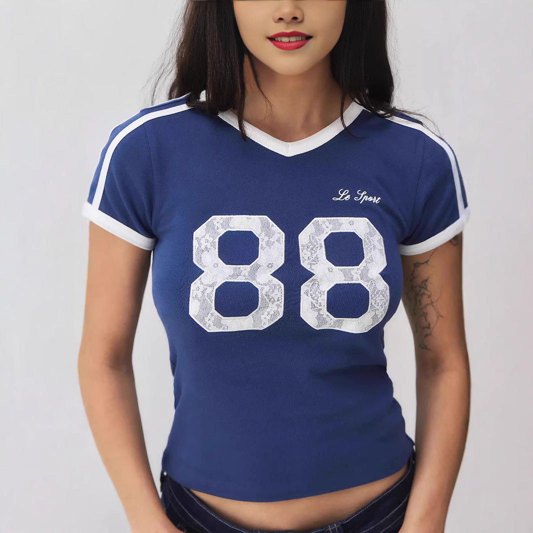 Vintage cropped dames top met sportieve V-hals en retro vibe – RIVANA FIT - Glamorix