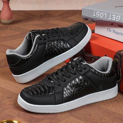 Modieuze lage sneaker met structuuraccent en stevige zool – ESMÉ - Glamorix