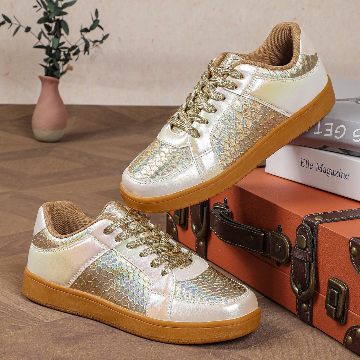 Modieuze lage sneaker met structuuraccent en stevige zool – ESMÉ - Glamorix