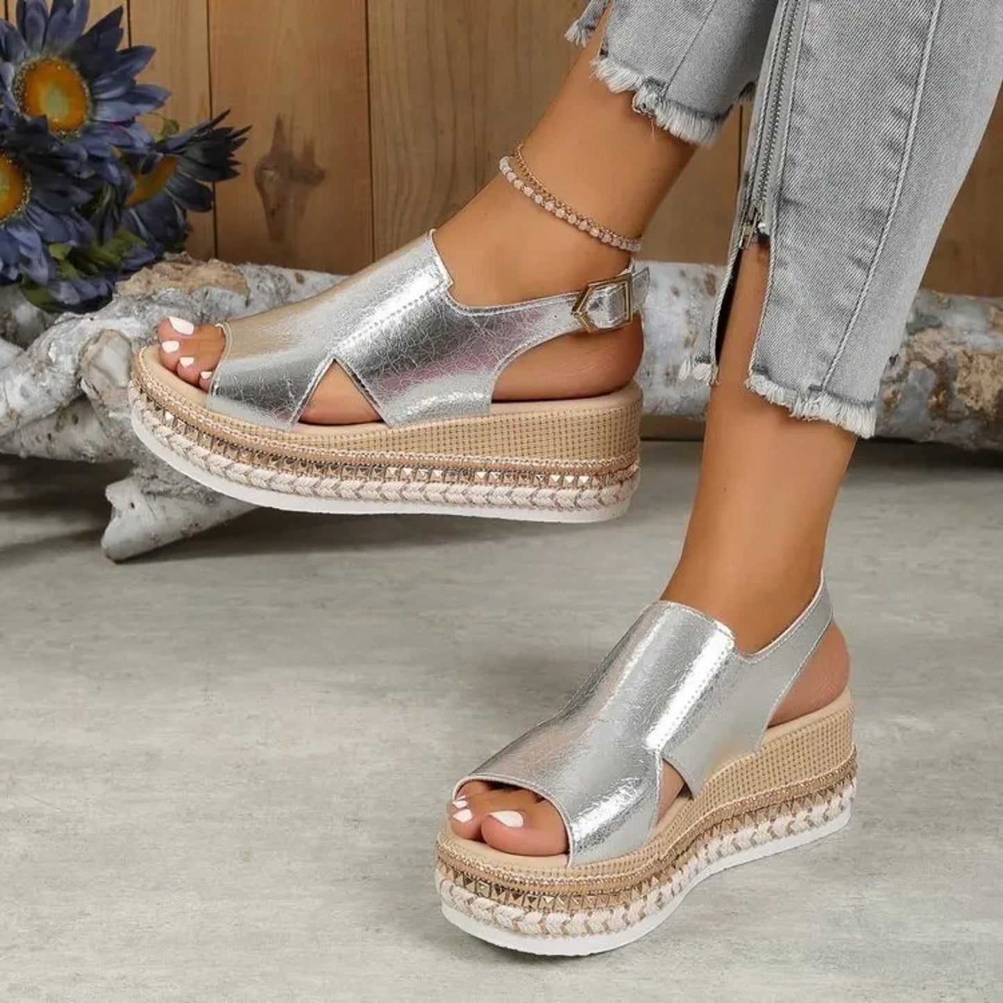 Gouden dames sandalen met chunky zool en plooidetail – Aurélia GlowStep - Glamorix