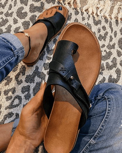 Comfortabele dames teenslippers met zacht voetbed en verstelbare band – SELENA FLEX - Glamorix